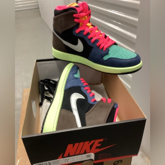 Nike Air Jordan 1 Retro OG - Picture 4 of 5